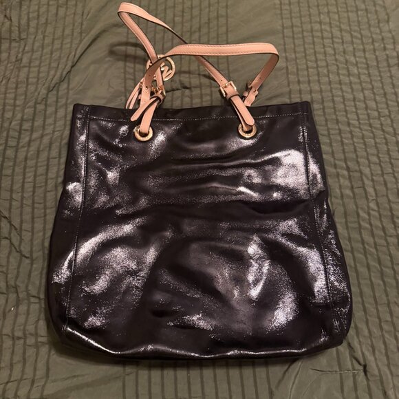 Michael Kors Jet Set Patent Leather Tote Bag in Black with Tan Straps. - Picture 4 of 9